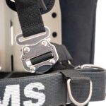 S11618001-OMS-Comfort-Harness-Close-Up-Buckle